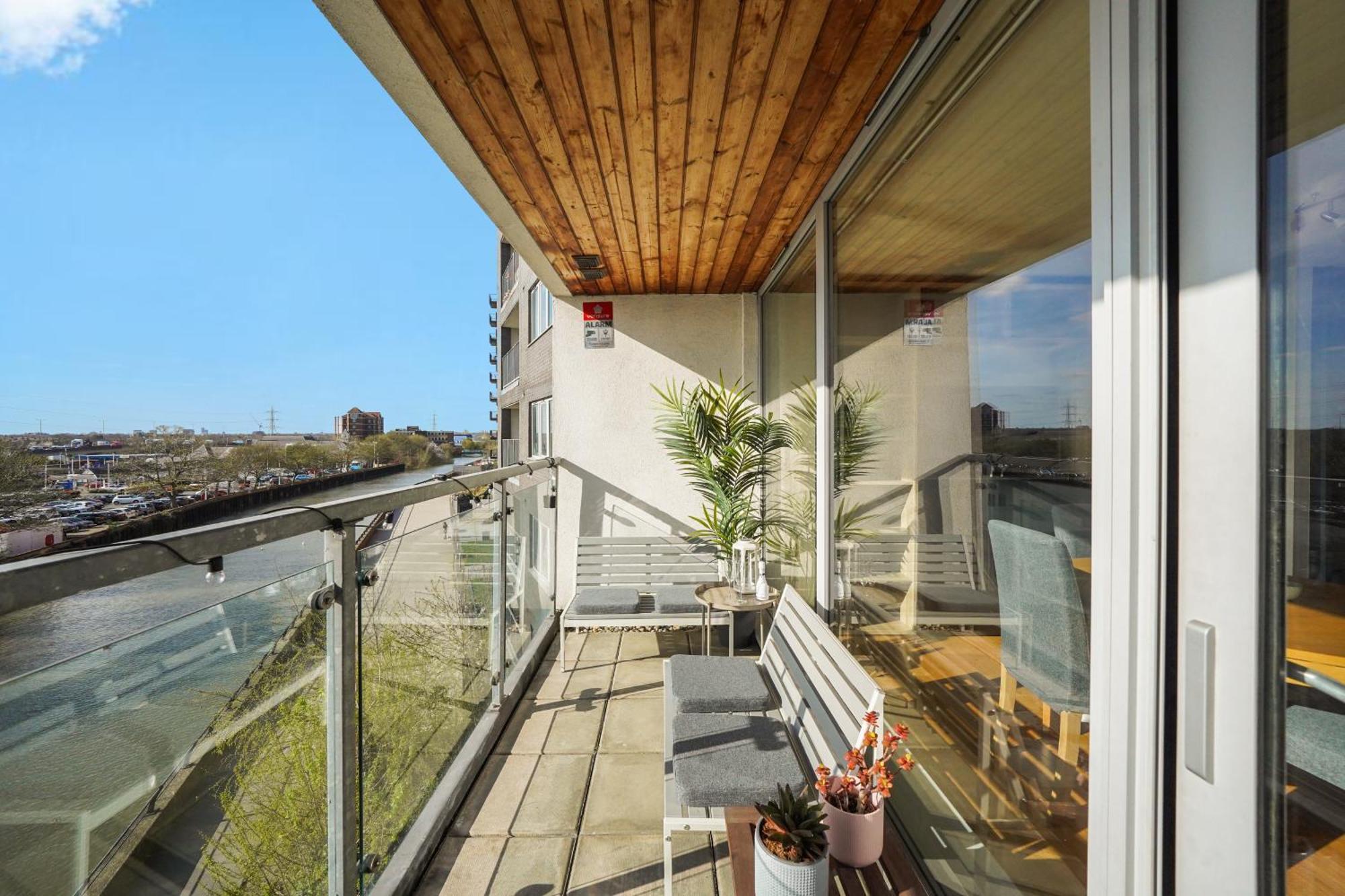 City Riverside - 2 Bedroom & Free Parking 바킹 외부 사진